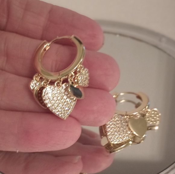 🎄18k. Gold Plated Earrings - Picture 6 of 6